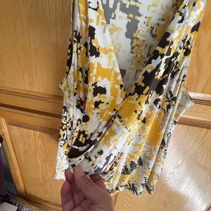 Ellen Tracy sleeveless print blouse. White, yellow, gray